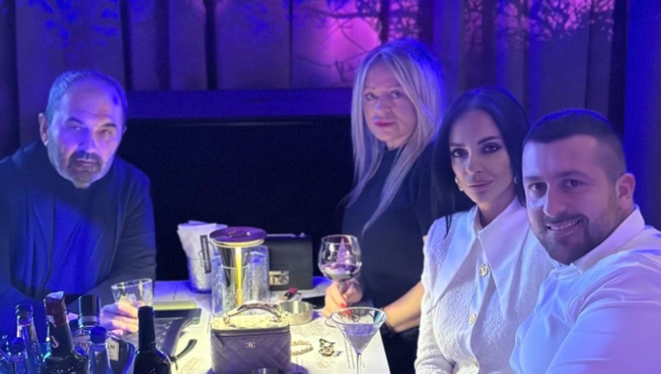 SVI SU IM PREDVIĐALI KRAJ Grle se i ljube nasred beogradskog lokala! 